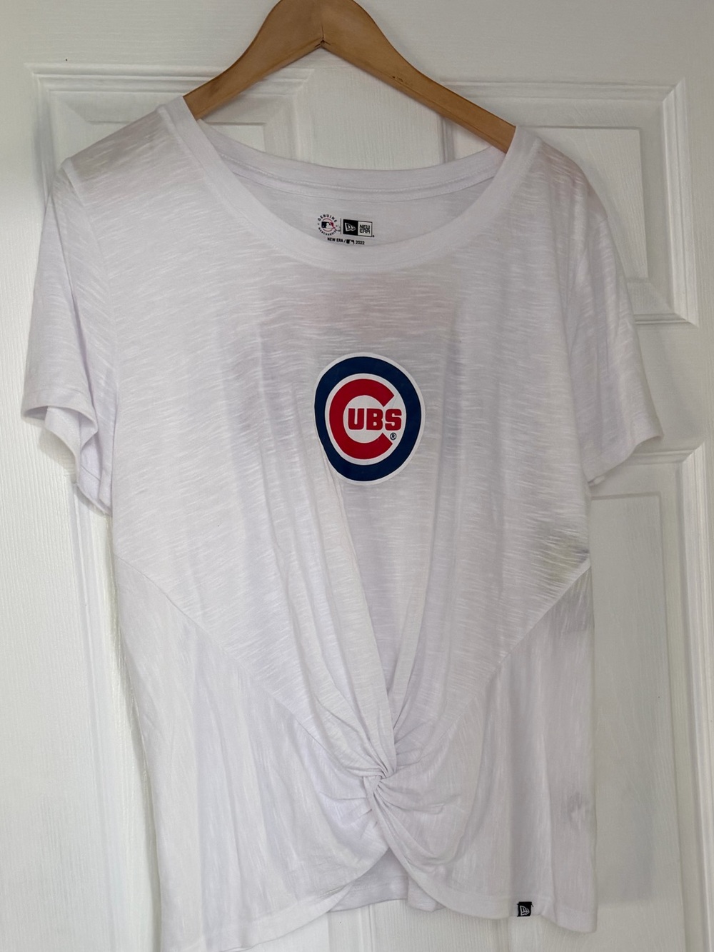 New Era White Cubs Twist-Front Short Sleeve Tee NWT